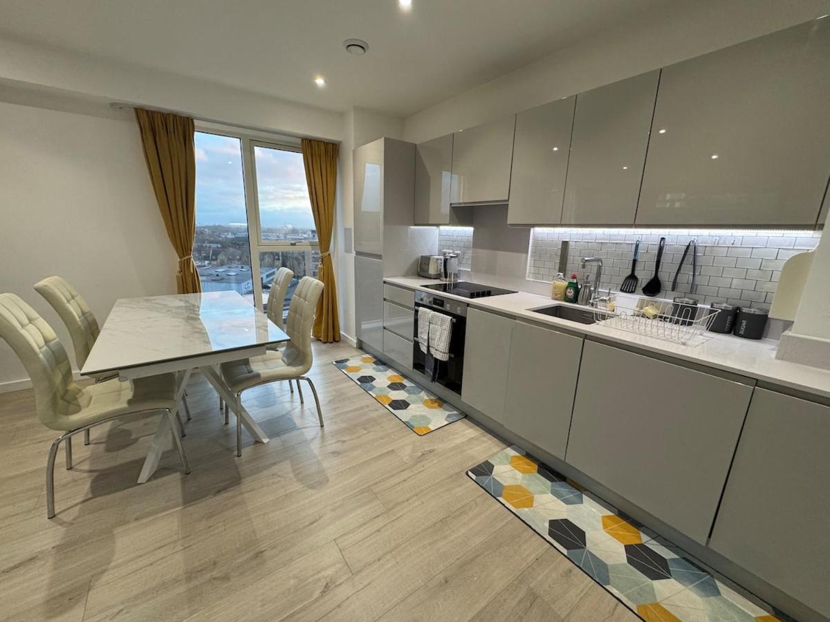 Luxury Effra Gardens, Canning Town 6 3bdr 2bth Apartamento Londres